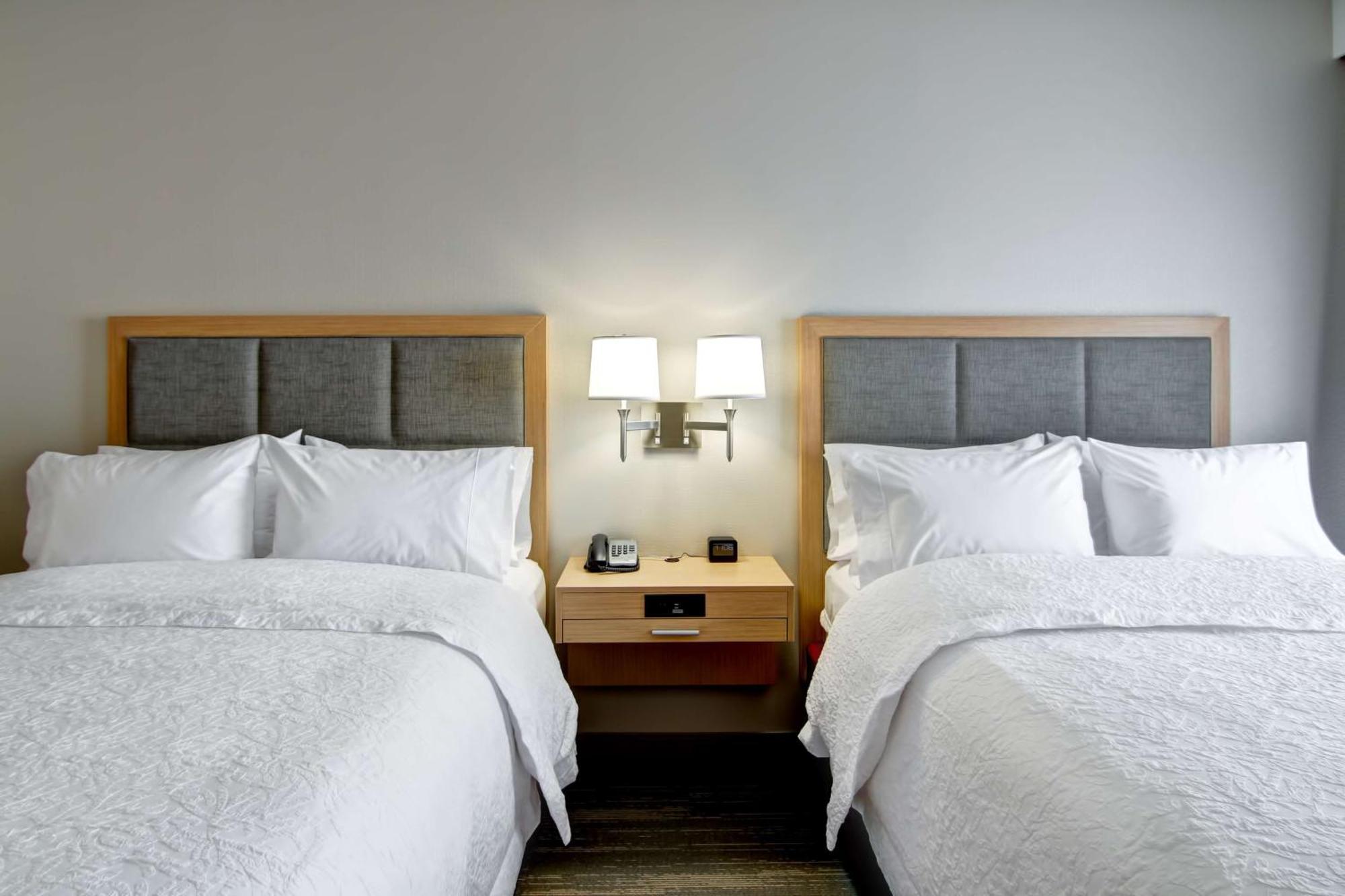 Hampton Inn & Suites By Hilton Grande Prairie Buitenkant foto