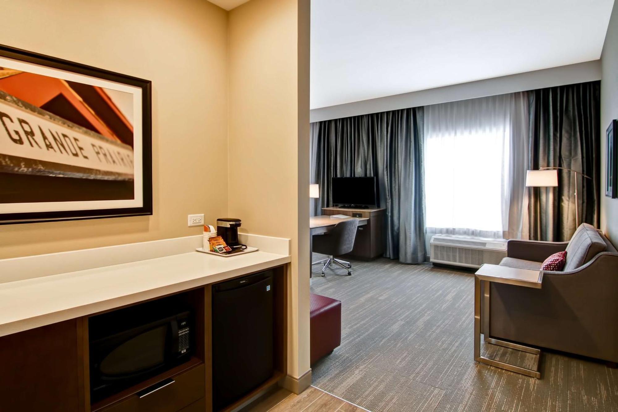 Hampton Inn & Suites By Hilton Grande Prairie Buitenkant foto