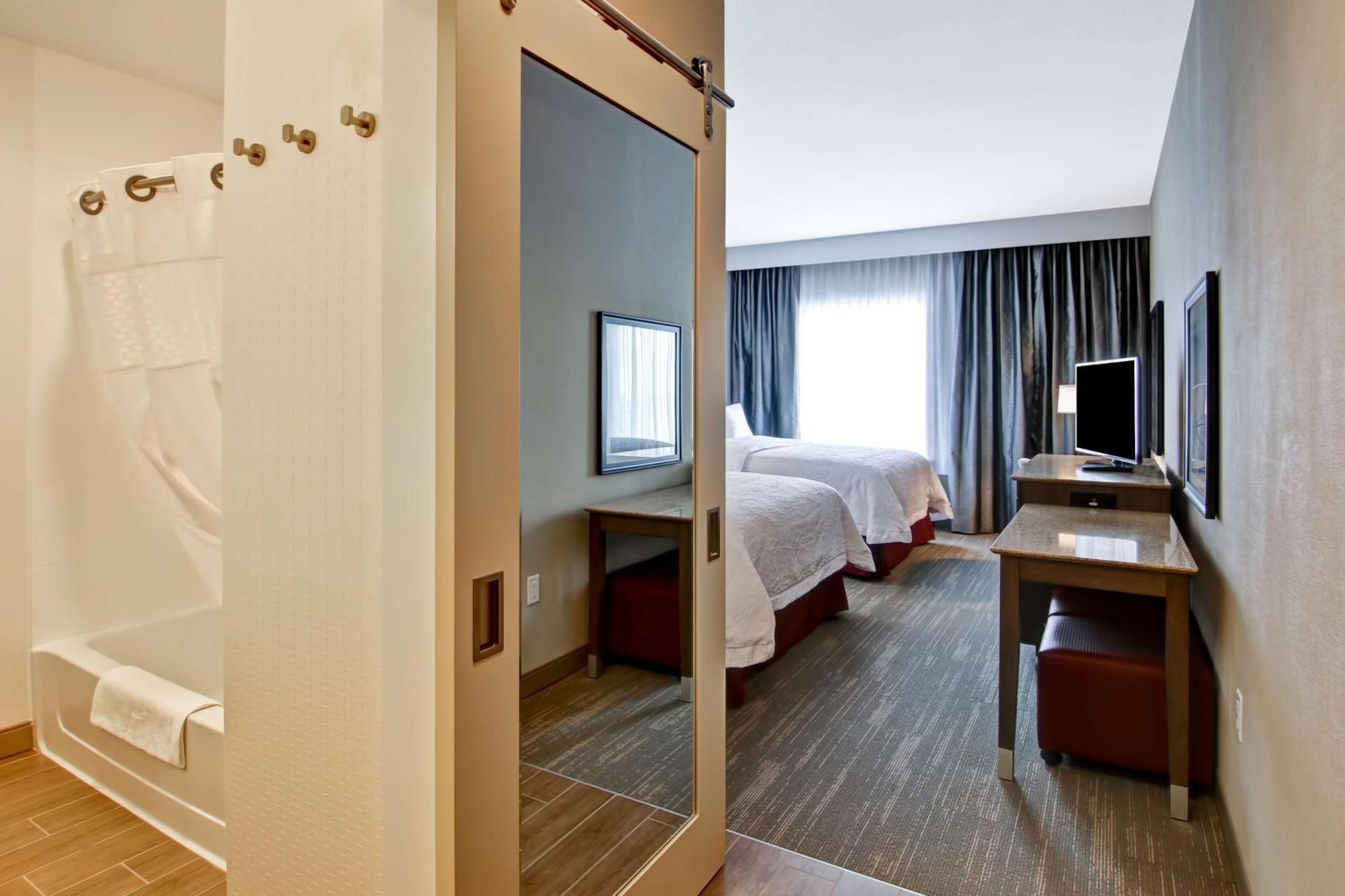 Hampton Inn & Suites By Hilton Grande Prairie Buitenkant foto