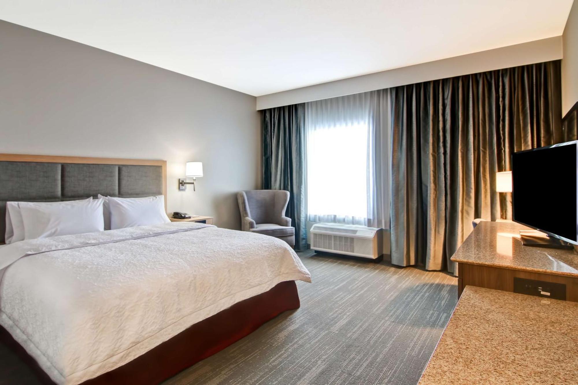 Hampton Inn & Suites By Hilton Grande Prairie Buitenkant foto