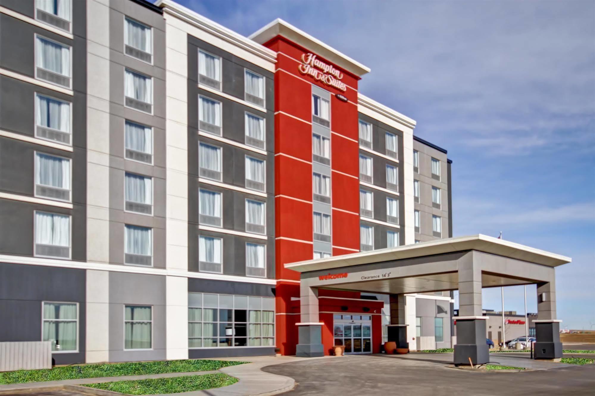 Hampton Inn & Suites By Hilton Grande Prairie Buitenkant foto