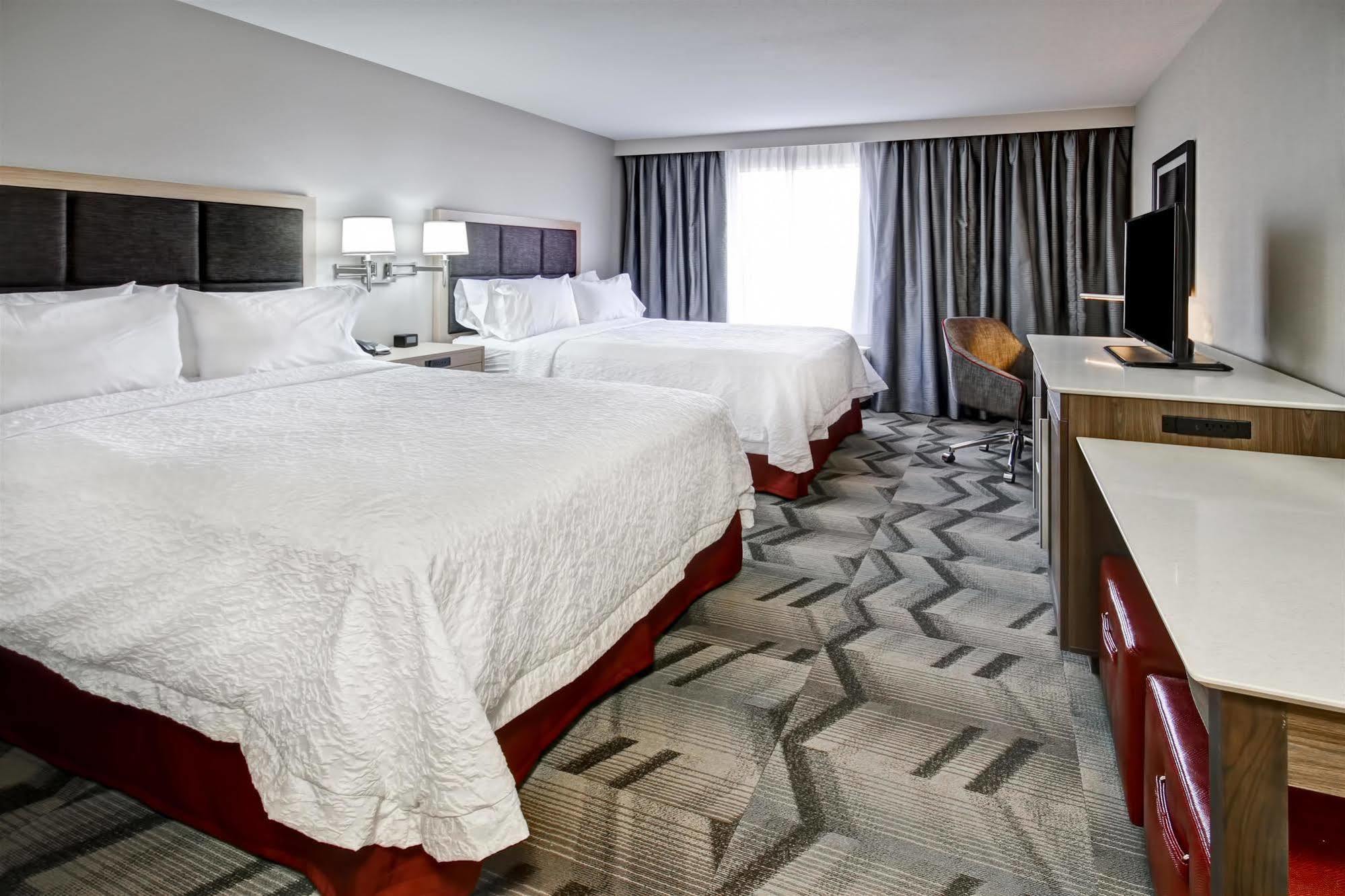 Hampton Inn & Suites By Hilton Grande Prairie Buitenkant foto