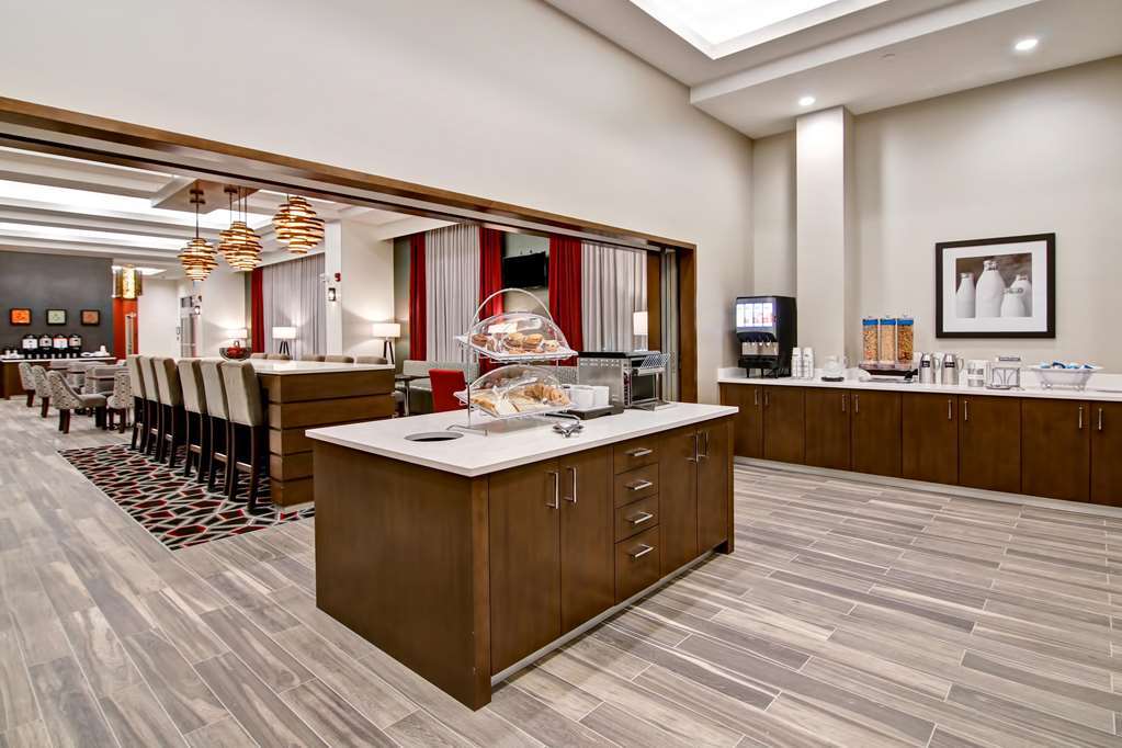 Hampton Inn & Suites By Hilton Grande Prairie Restaurant foto